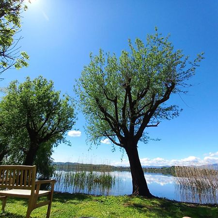 Appartamento Miralago Con Giardino Sul Lago Gavirate Exterior foto