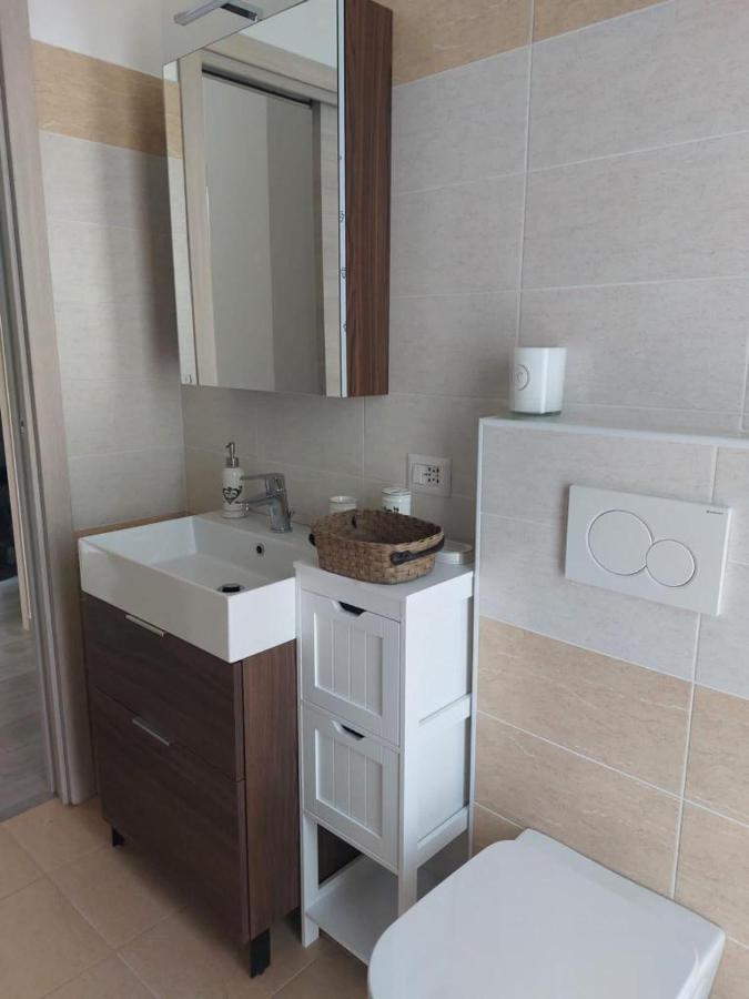 Appartamento Miralago Con Giardino Sul Lago Gavirate Exterior foto
