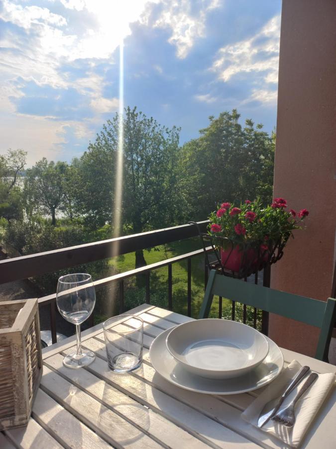 Appartamento Miralago Con Giardino Sul Lago Gavirate Exterior foto