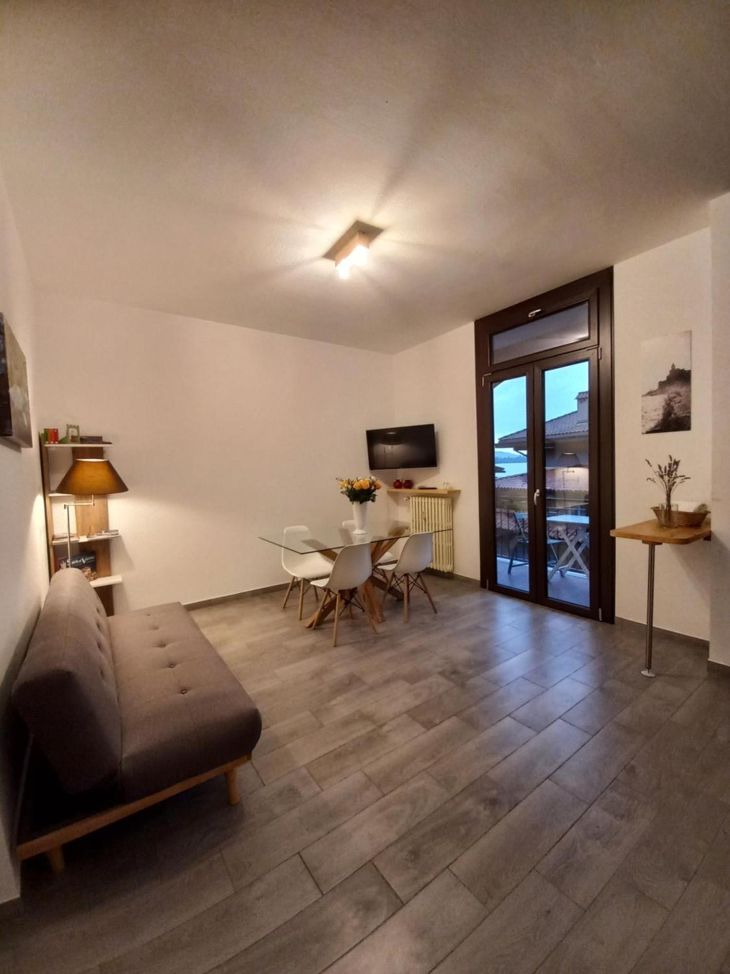 Appartamento Miralago Con Giardino Sul Lago Gavirate Exterior foto
